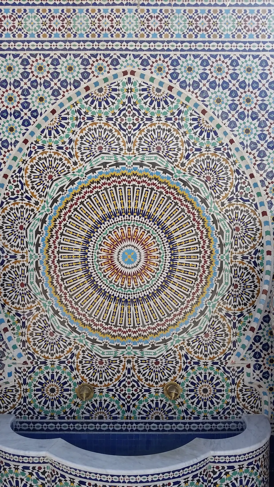 نافورة من الزليج في فاس